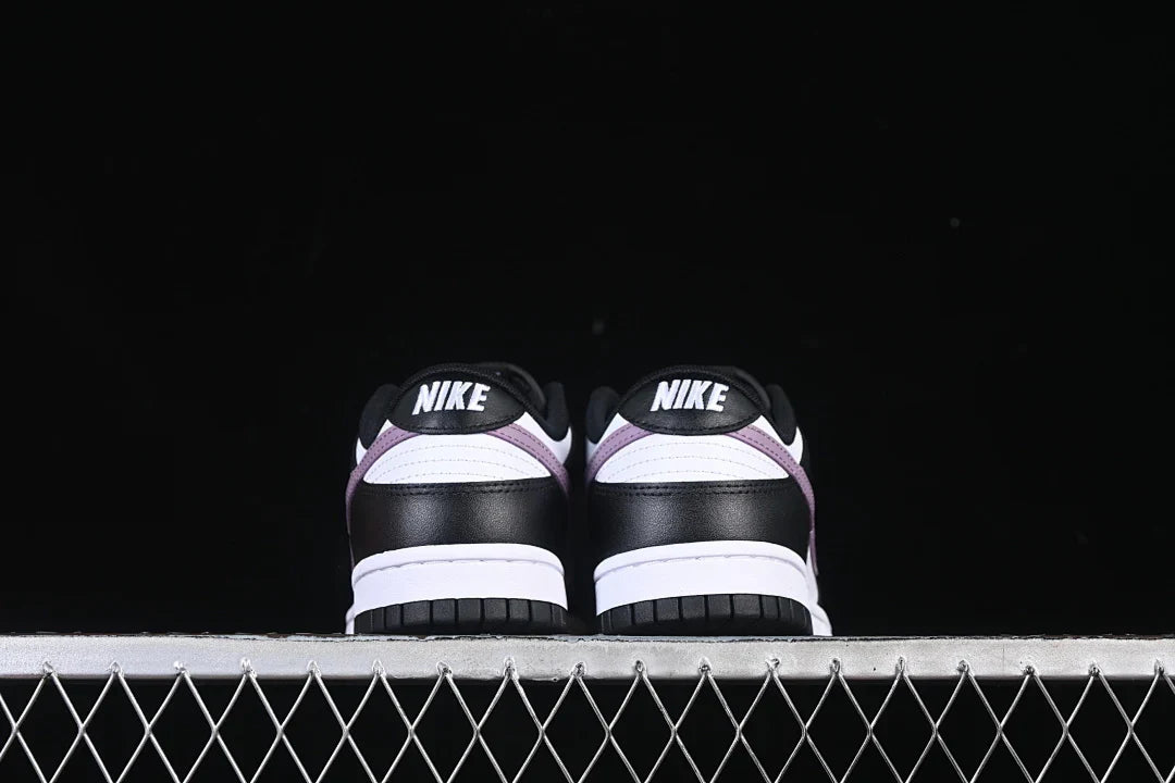 Nike SB Dunk Low "B/W/Sodt Purple"