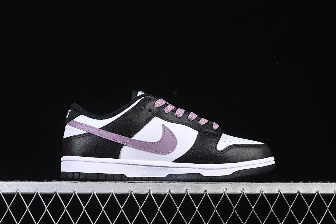 Nike SB Dunk Low "B/W/Sodt Purple"