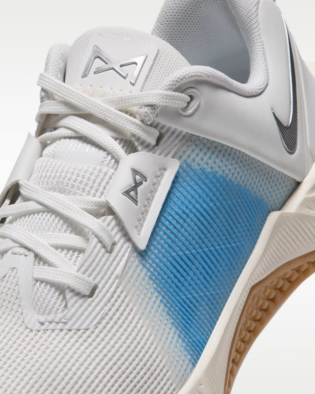 HQ2620-104 Nike Metcon 10 "Summit White/Baltic Blue/Pale Ivory" (Women's)