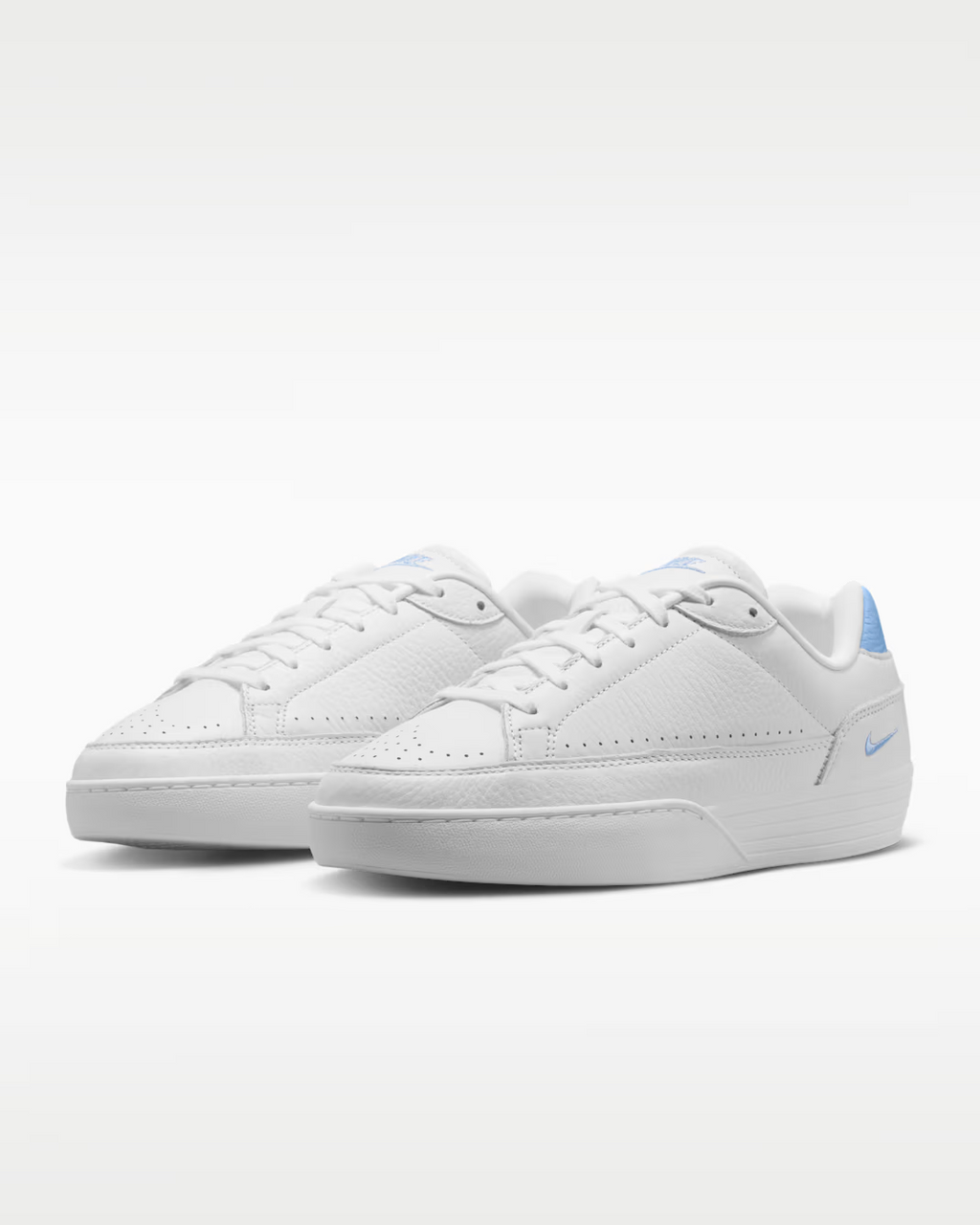 IM5955-102 Nike Tennis Centre "White/Aluminum" (Women's)