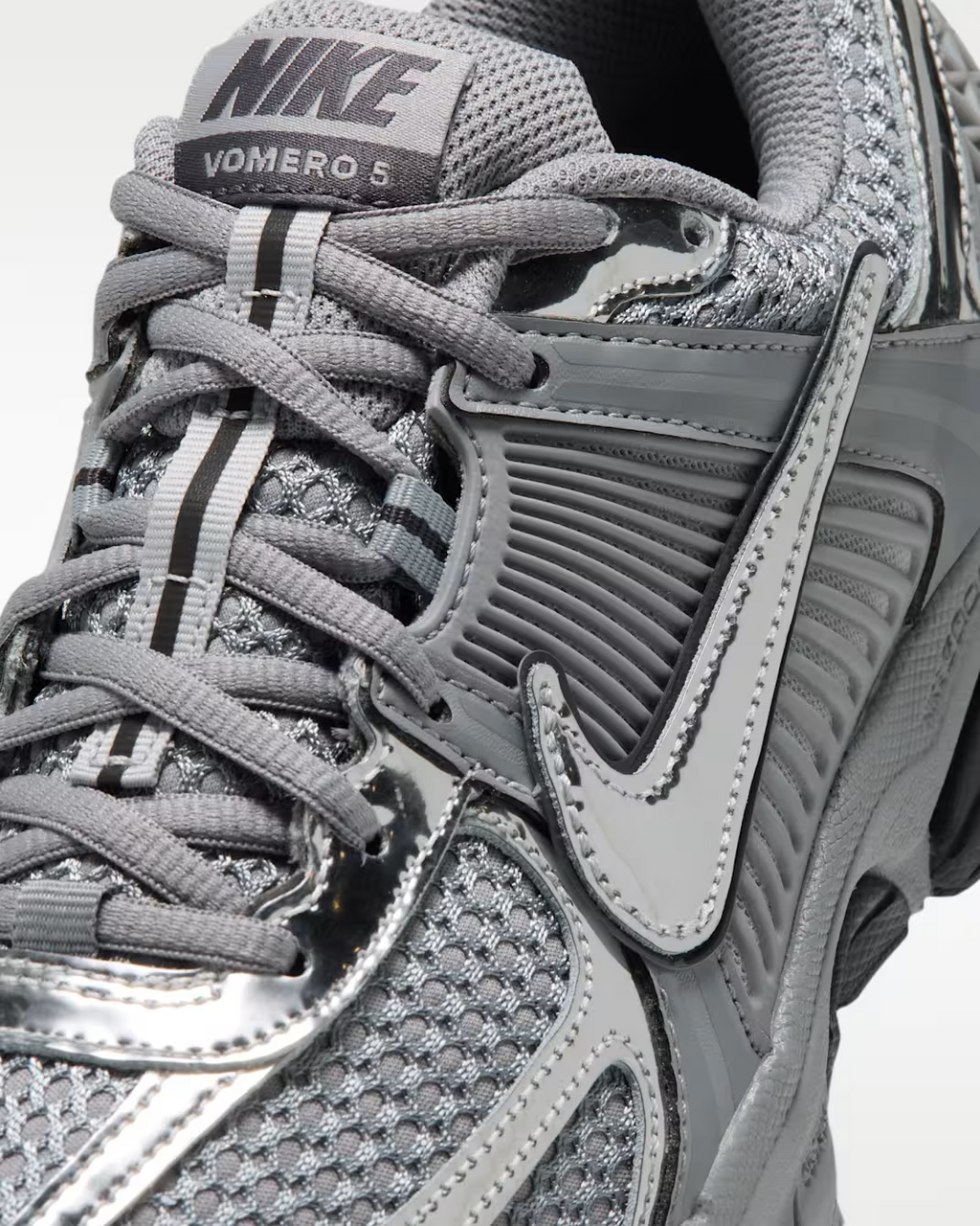 IV4311-003 Nike Zoom Vomero 5 "Gridiron"