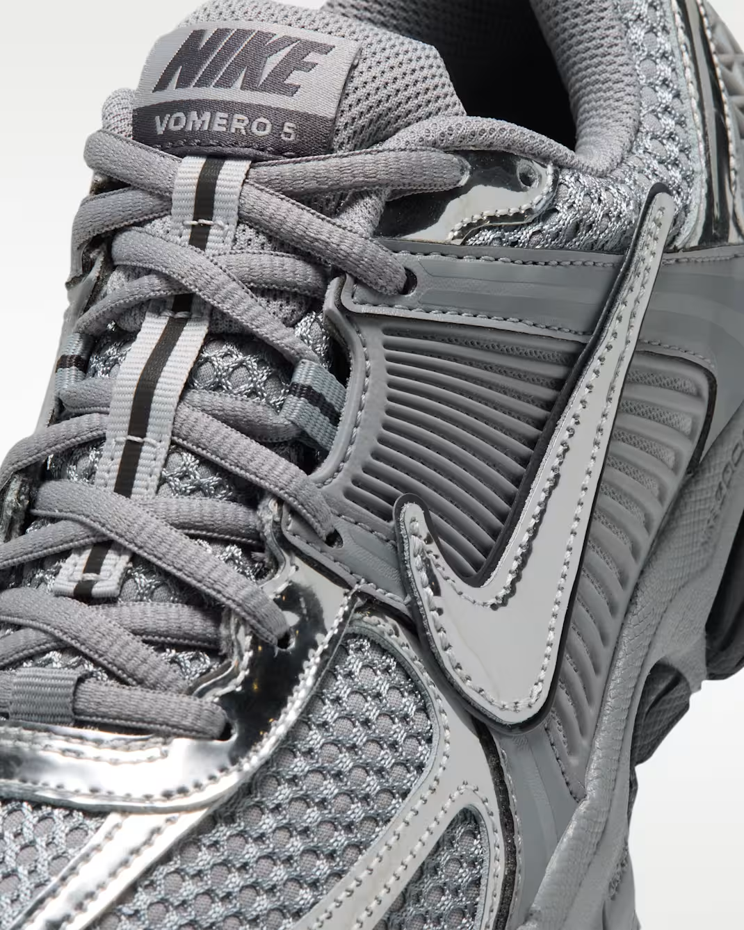 IV4311-003 Nike Zoom Vomero 5 "Gridiron"