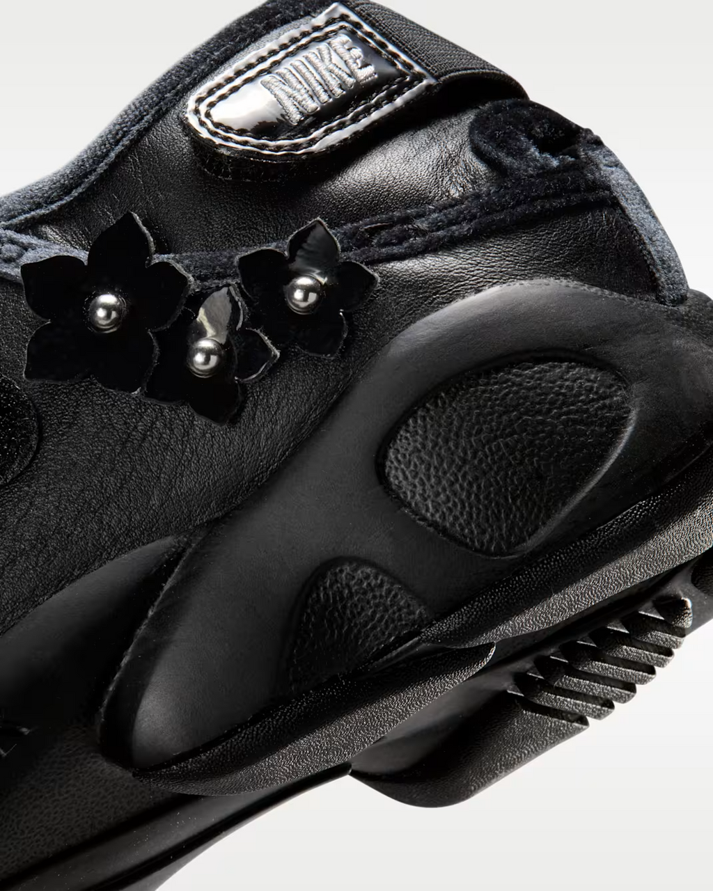 IV5682-001 Nike Air Rift Leather "Black Flowers" (Women's)