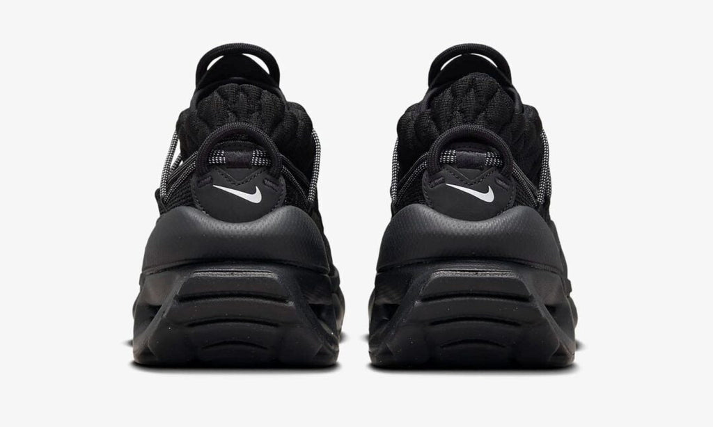 FD2110-005 Nike Women's Air Max Flyknit Venture Black Metallic Silver (Women's)