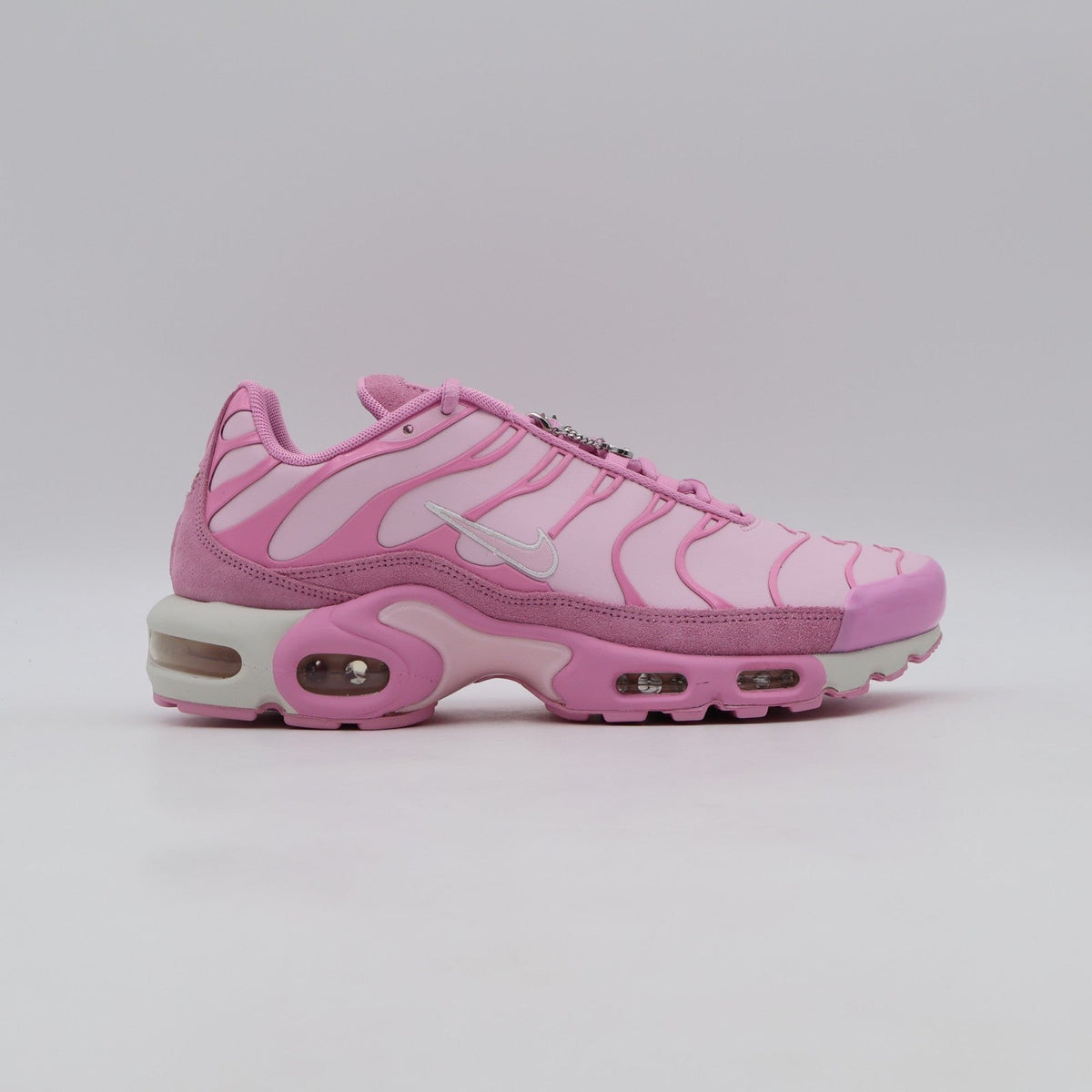IV5286-600 Nike Air Max Plus "Pink Rise/Summit White" (Women's)