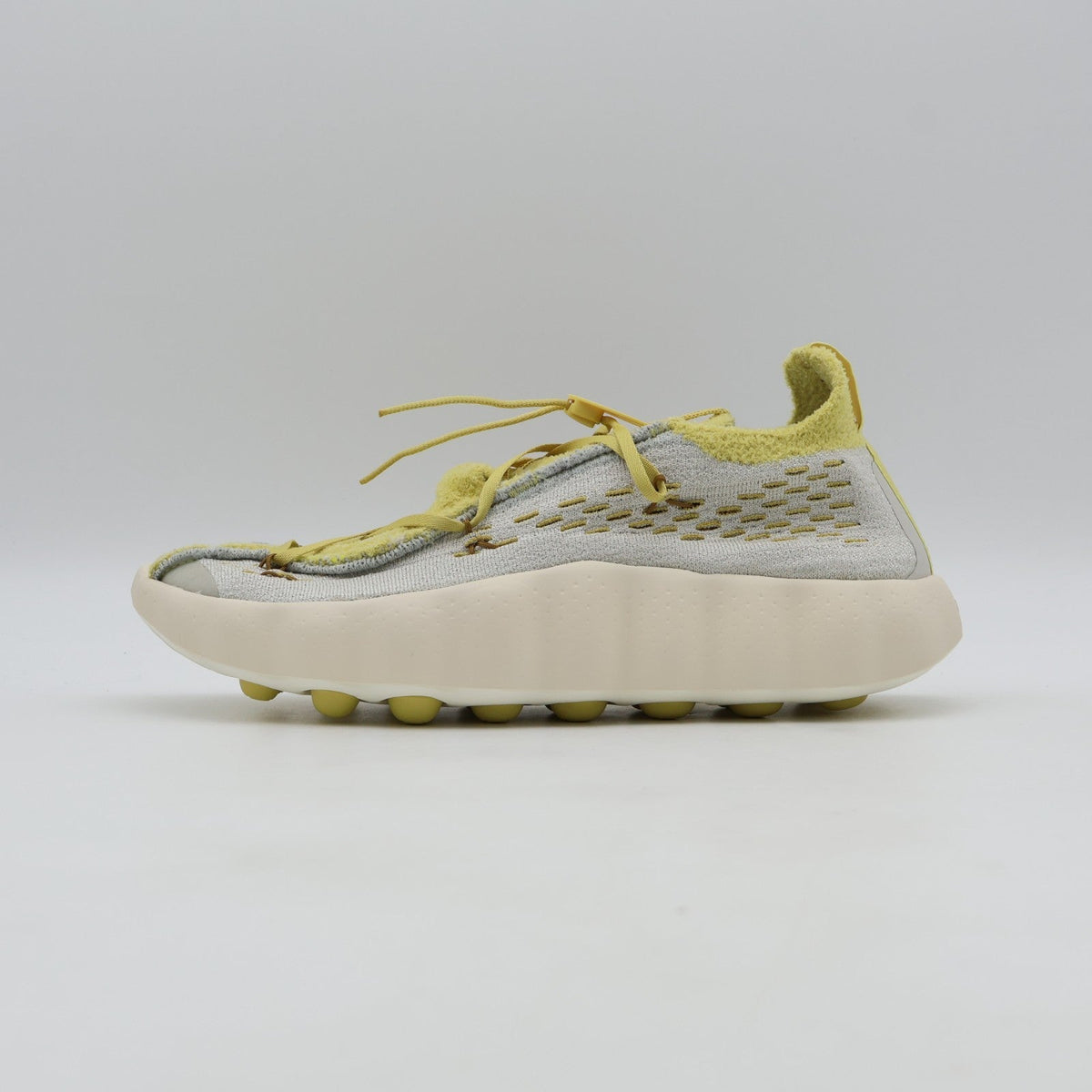 IR2176-003 Nike Mind 002 Flyknit "Light Bone/Saturn Gold" (Men's)