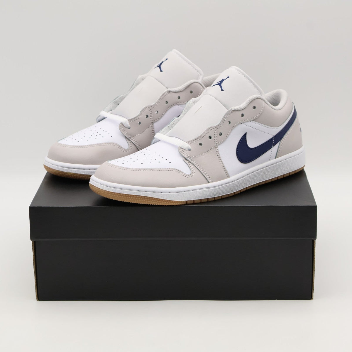 553558-146 Nike Air Jordan 1 Low Georgetown (Men's)