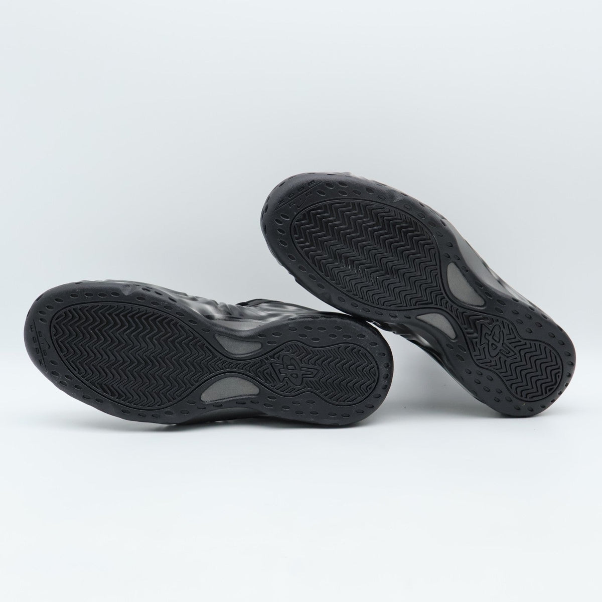 DJ7952-002 COMME des GARÃONS HOMME PLUS Nike Air Foamposite One Olympic (Men's)