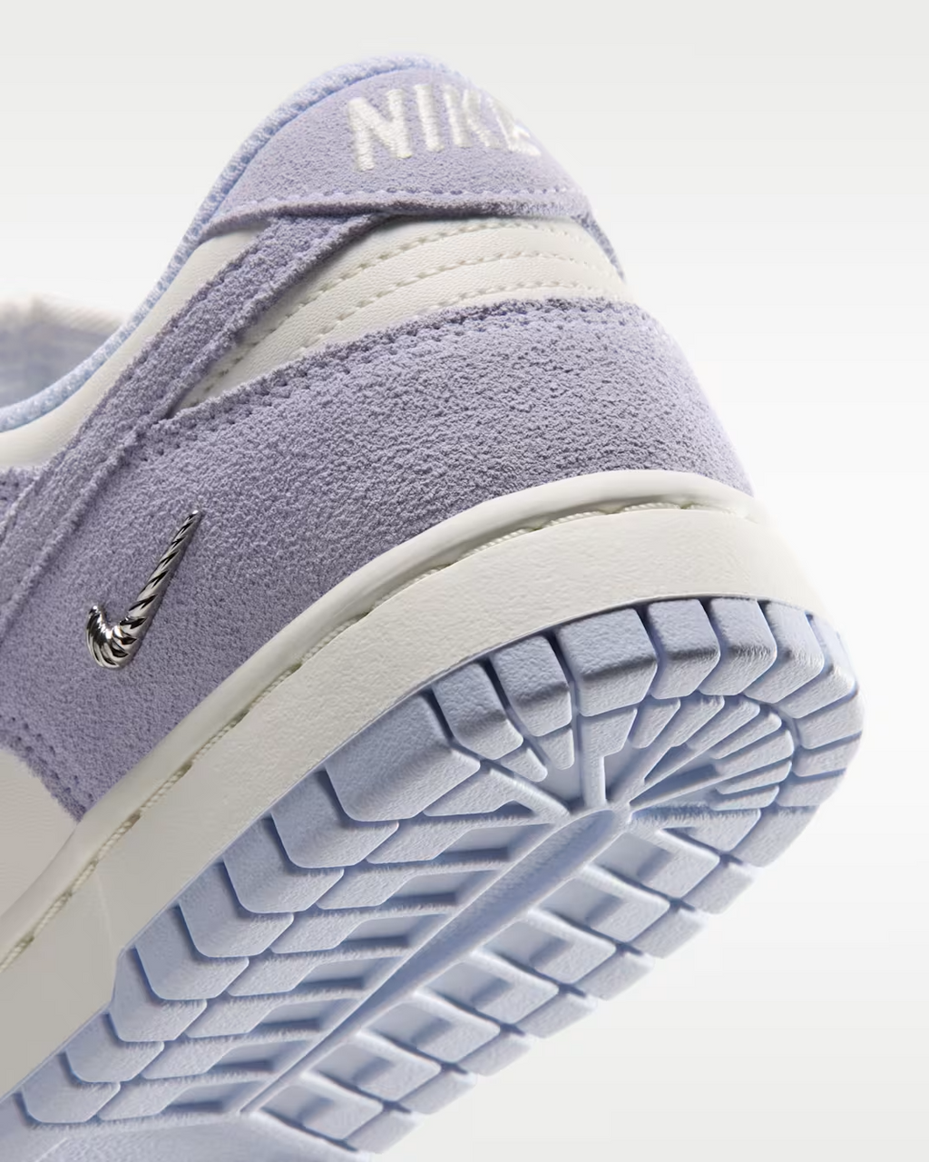 IO4244-500 Nike Dunk Low "Palest Purple" (Women's)