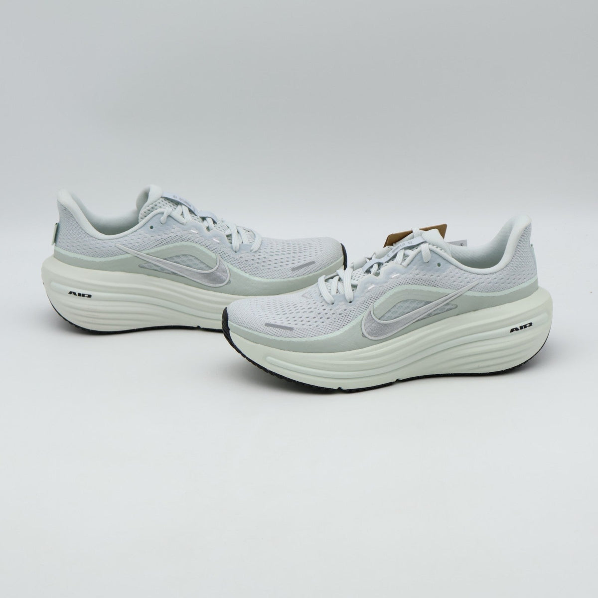 HV9273-104 Nike Winflo 12 Off White Barely Green (Women's)