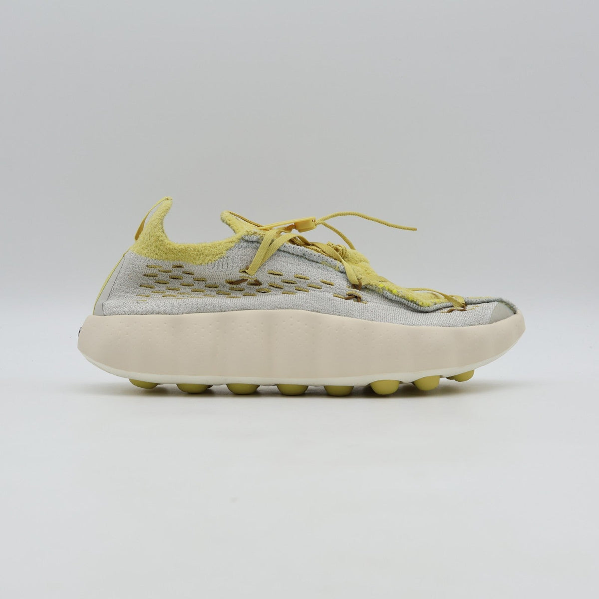 IR2176-003 Nike Mind 002 Flyknit "Light Bone/Saturn Gold" (Men's)