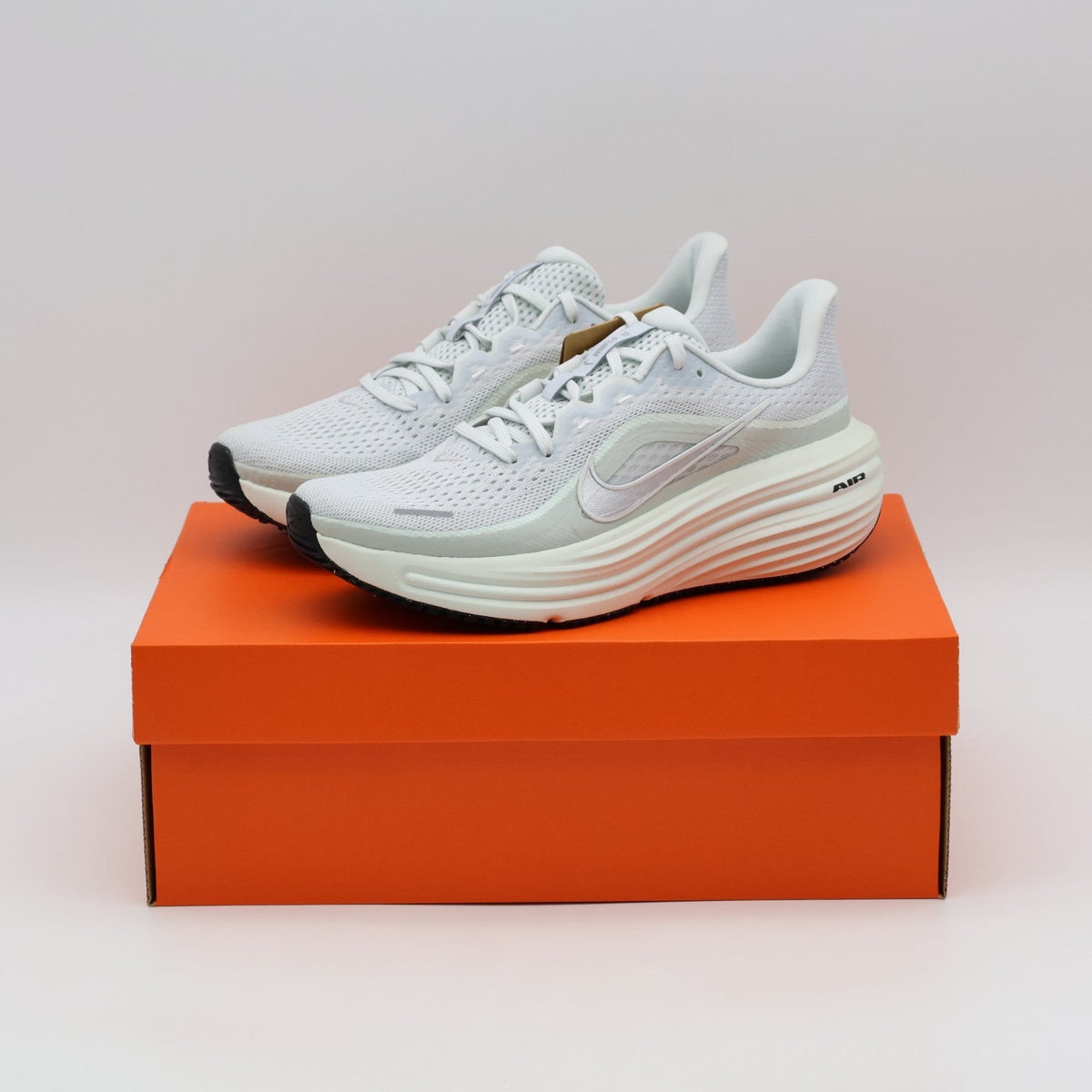 HV9273-104 Nike Winflo 12 Off White Barely Green (Women's)