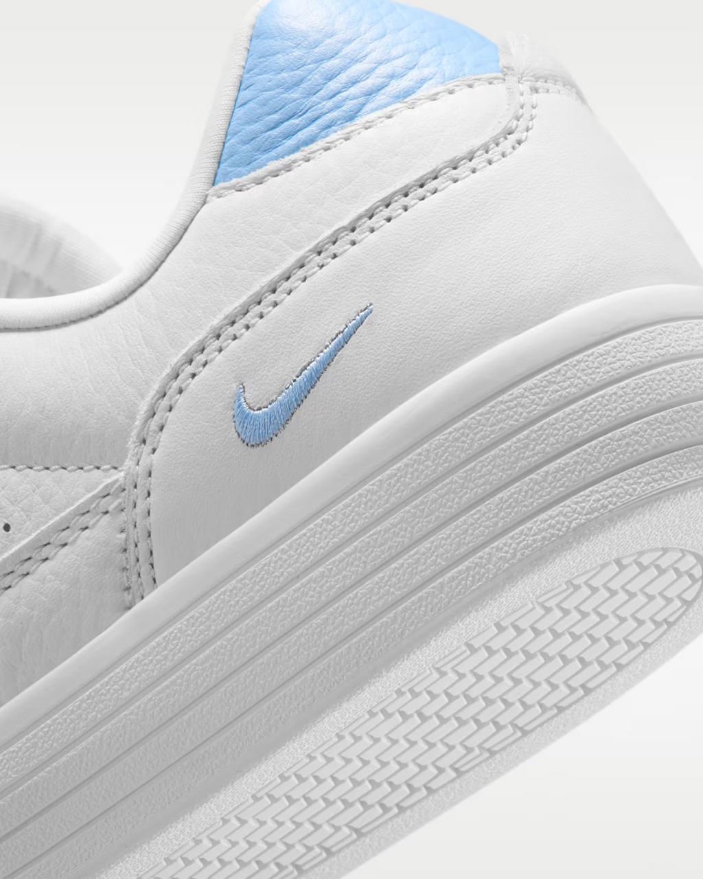 IM5955-102 Nike Tennis Centre "White/Aluminum" (Women's)