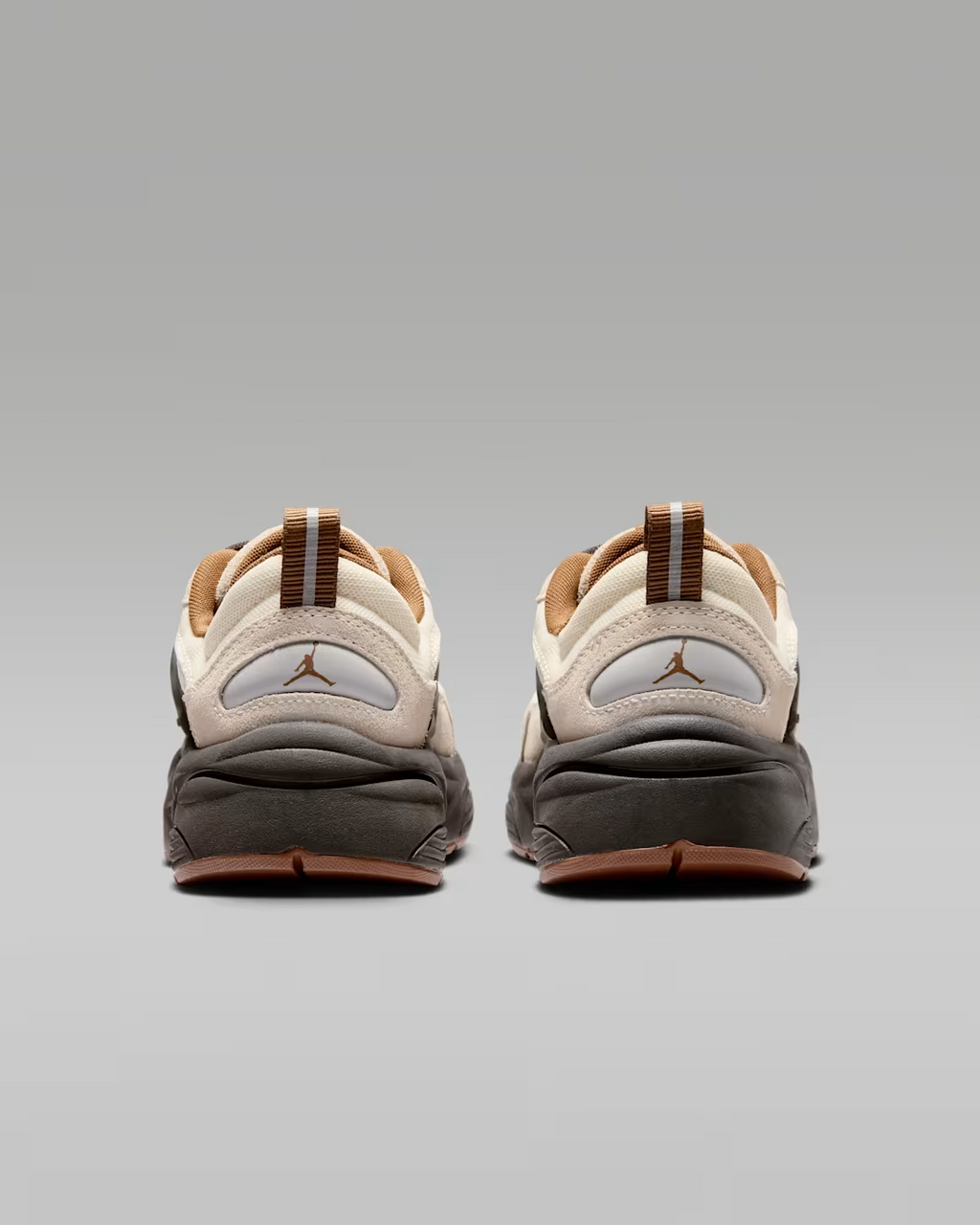 IR1839-003 Nike Jordan Trunner O/S (Women's)
