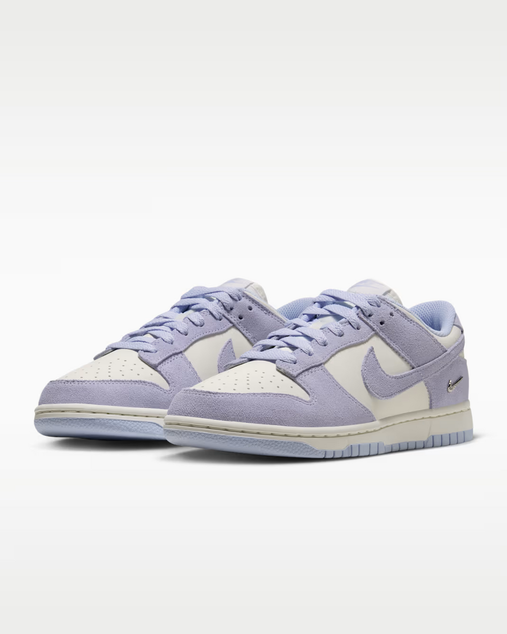 IO4244-500 Nike Dunk Low "Palest Purple" (Women's)