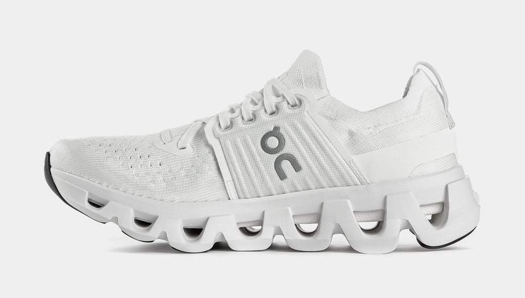 Cloudswift 4 Womens Running Shoes (White/White)