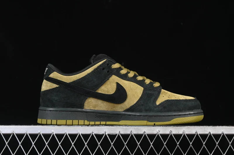 Nike SB Dunk X Supreme 94 "Camper Green"